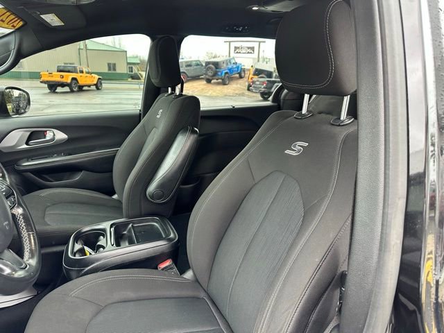 Used 2021 Chrysler Pacifica Touring w/ S Appearance Package image 17