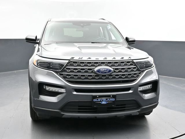 Used 2023 Ford Explorer XLT w/ Equipment Group 202A RWD image 2