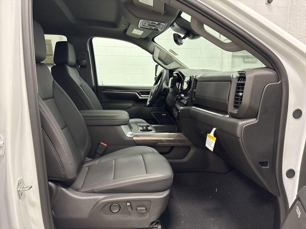 New 2026 Chevrolet Silverado 2500 LTZ w/ LTZ Plus Package AWD/4WD image 38