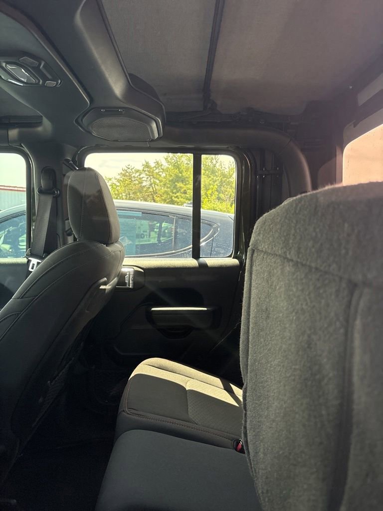 Used 2022 Jeep Gladiator Rubicon AWD/4WD image 11