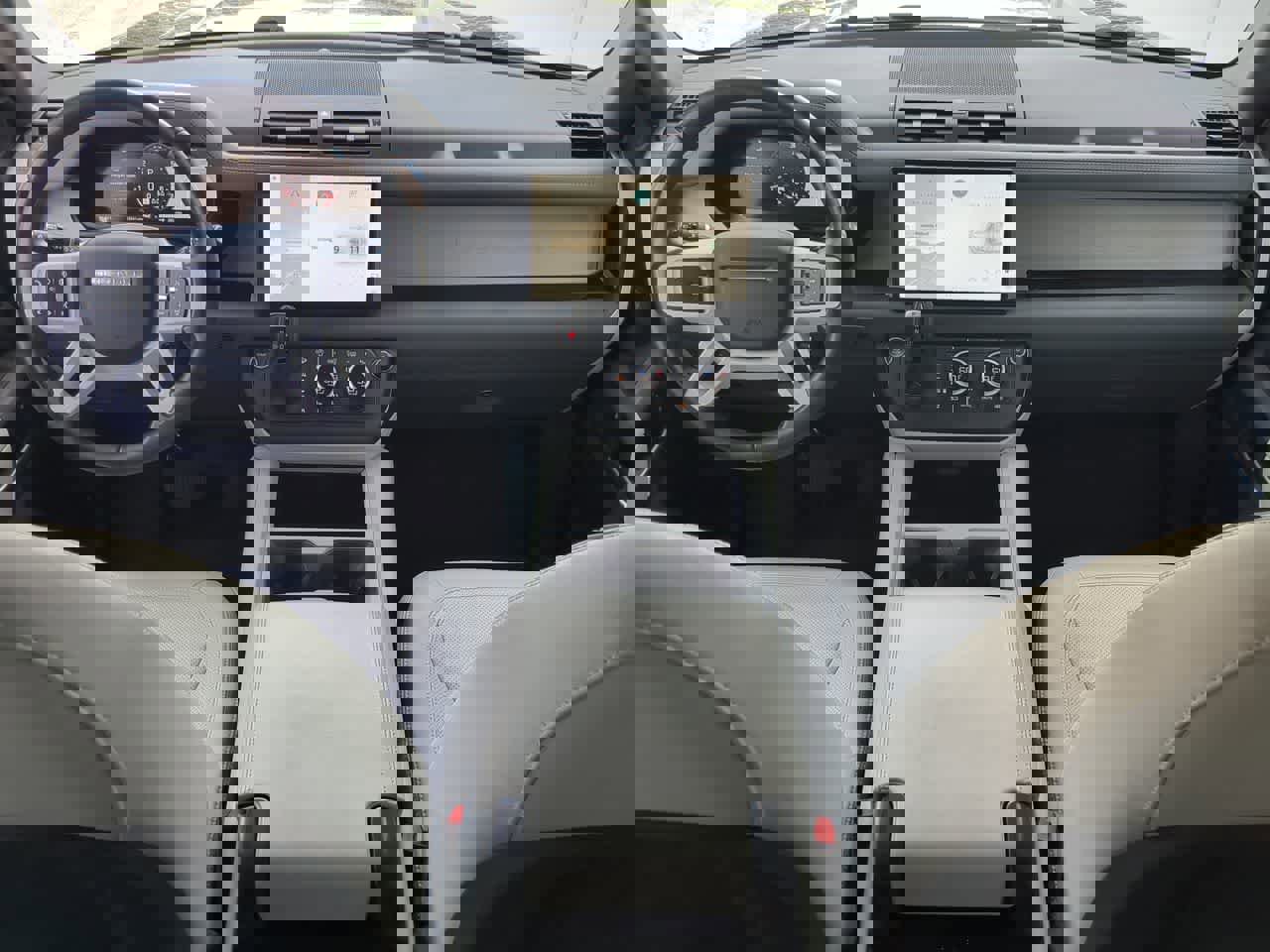 Used 2025 Land Rover Defender 110 X-Dynamic SE image 15