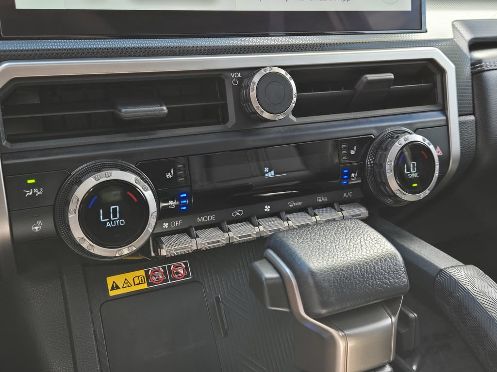 Used 2025 Toyota 4Runner Limited w/ Tow Technology Package AWD/4WD image 28