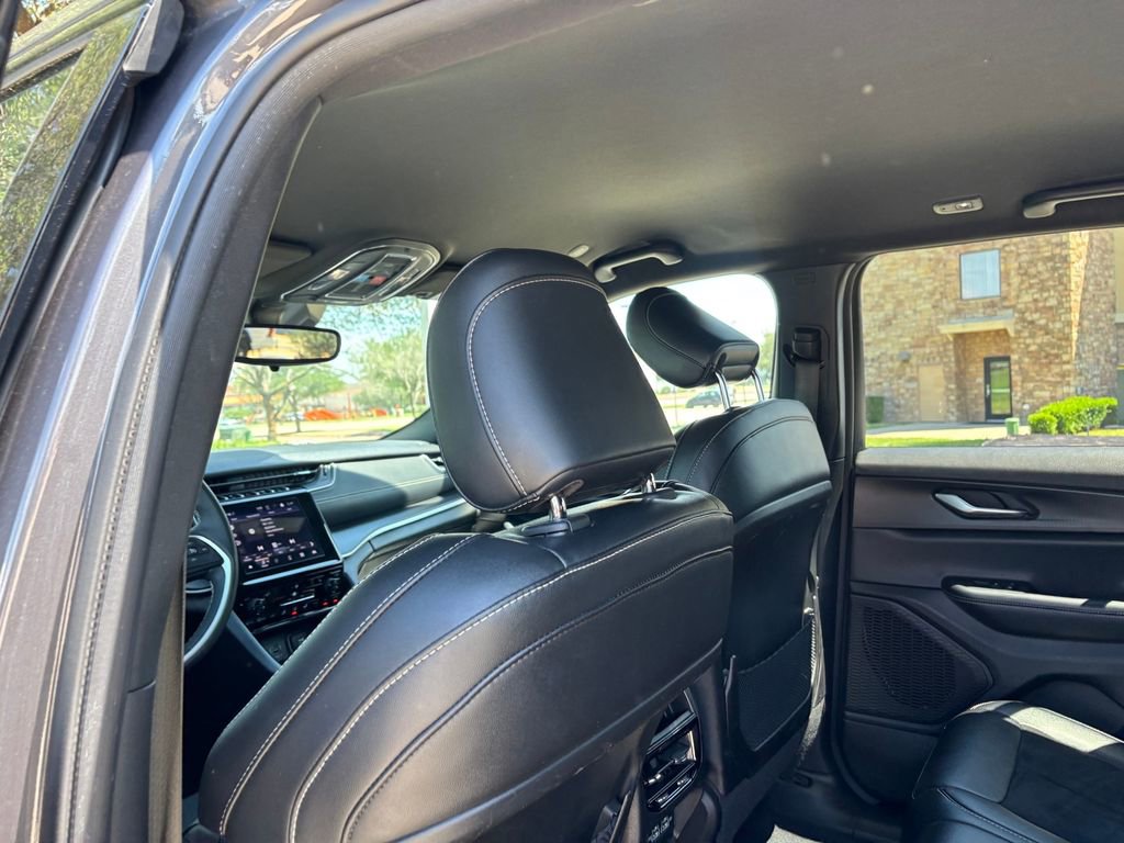 Used 2024 Jeep Grand Cherokee Altitude AWD/4WD image 26