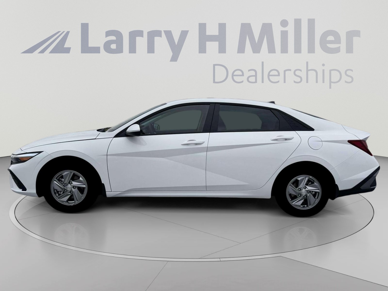 New 2026 Hyundai Elantra SE FWD image 3