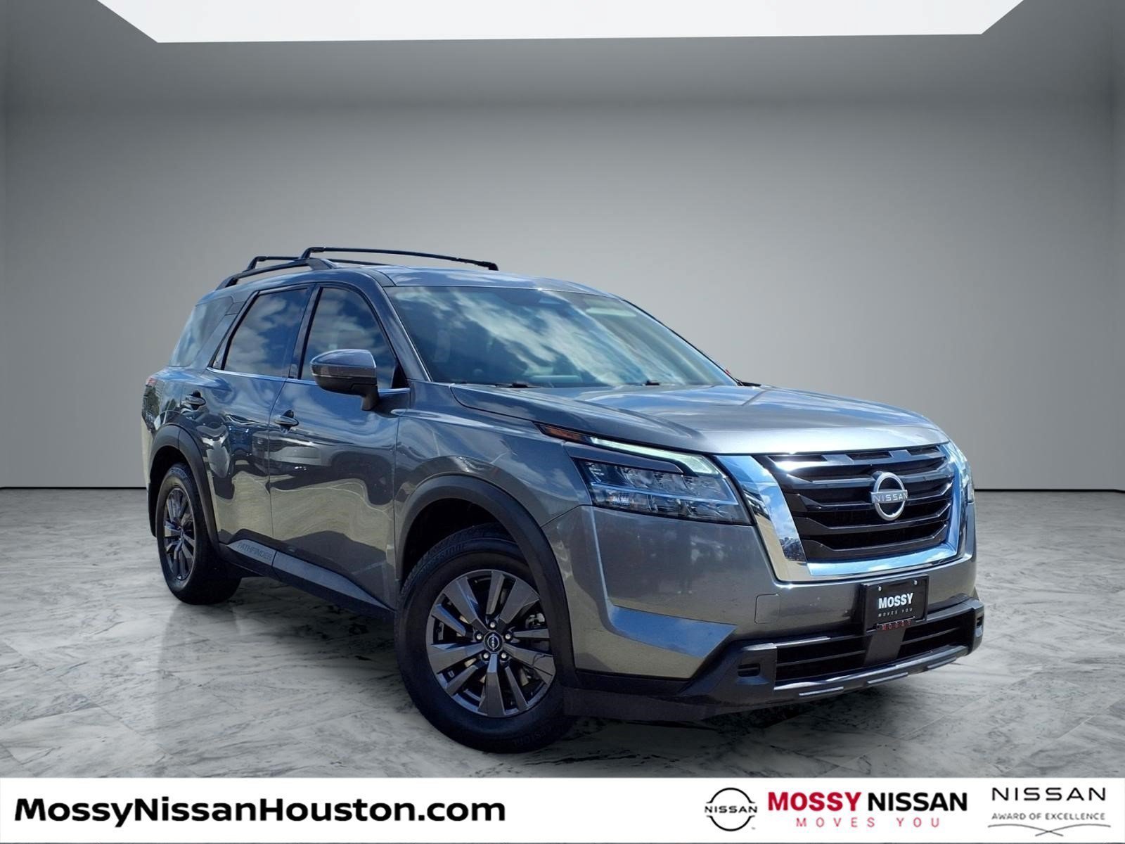 Used 2022 Nissan Pathfinder SV w/ SV Premium Package FWD image 1