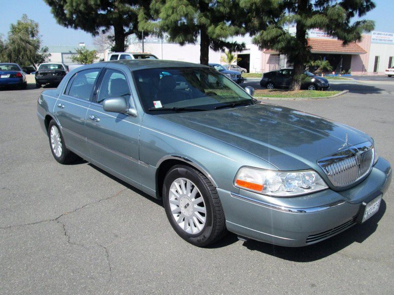 Used 2005 Lincoln Town Car Signature Limited