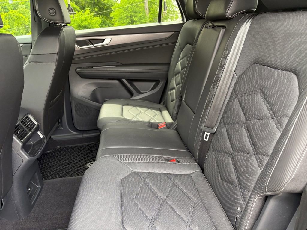 Certified 2024 Volkswagen Atlas Cross Sport SE FWD image 26