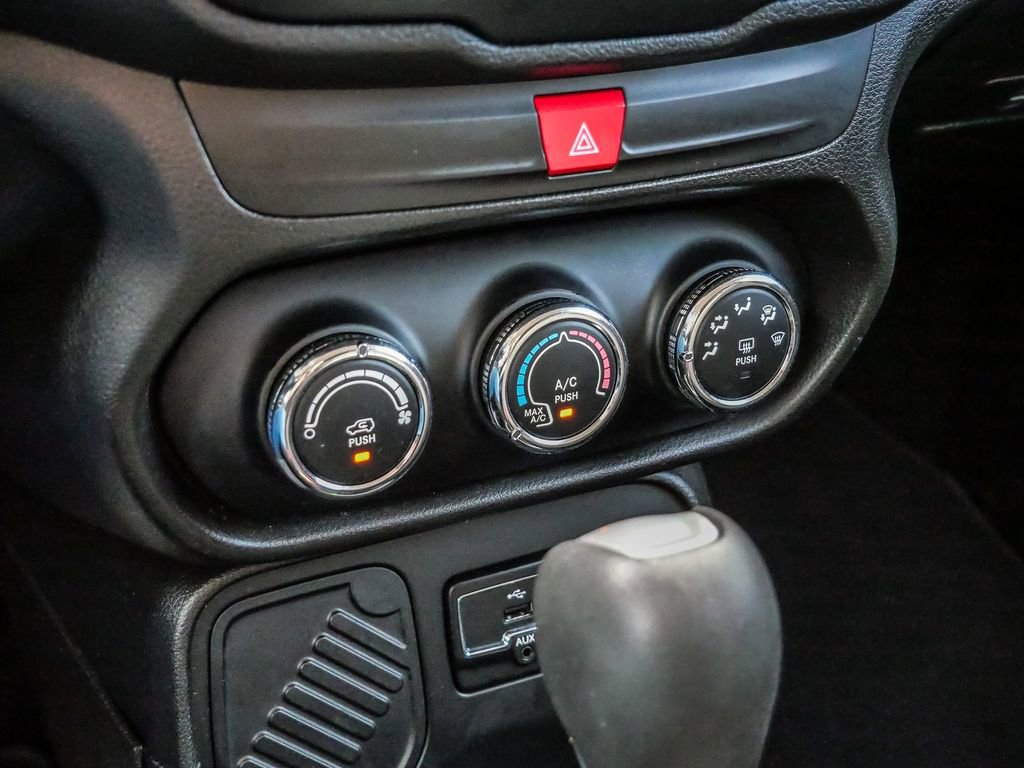 Used 2017 Jeep Renegade Latitude image 26