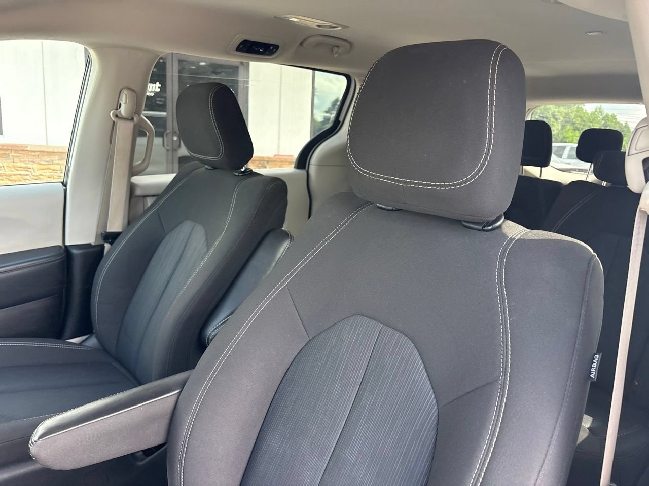Used 2023 Chrysler Voyager LX FWD image 3