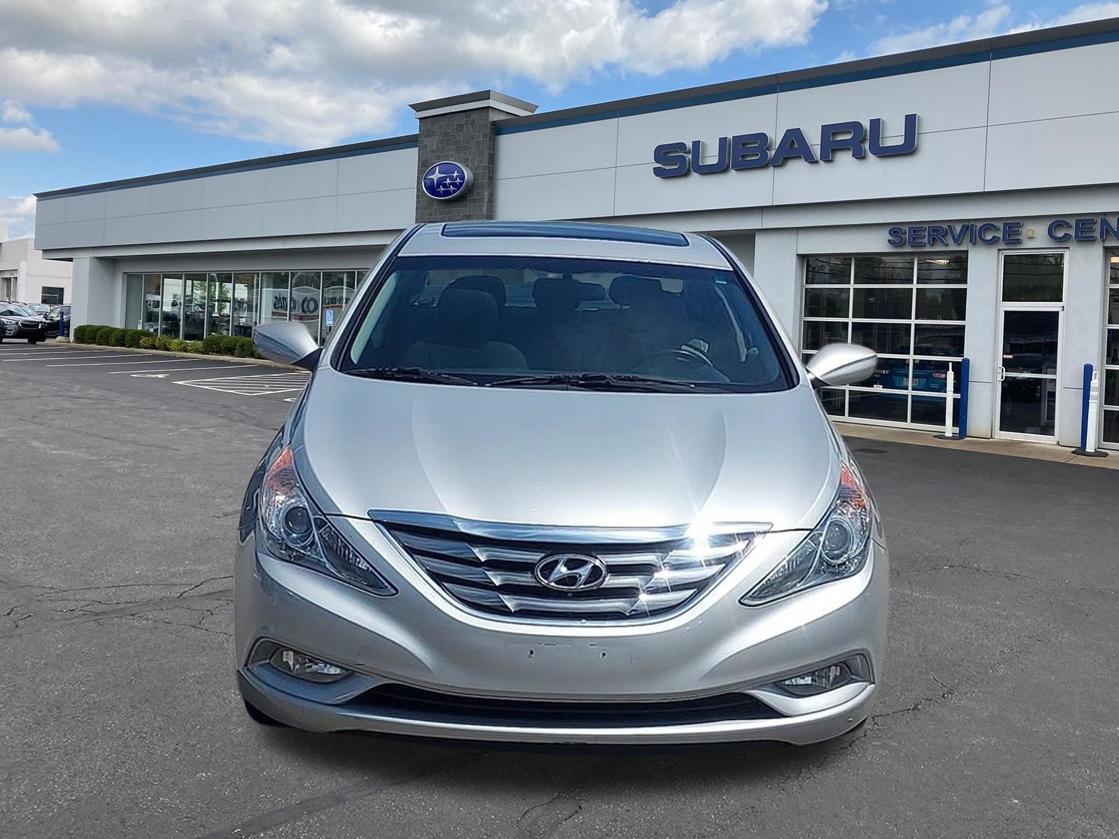 Used 2011 Hyundai Sonata SE w/ Navigation & Sunroof Pkg 4 FWD image 2