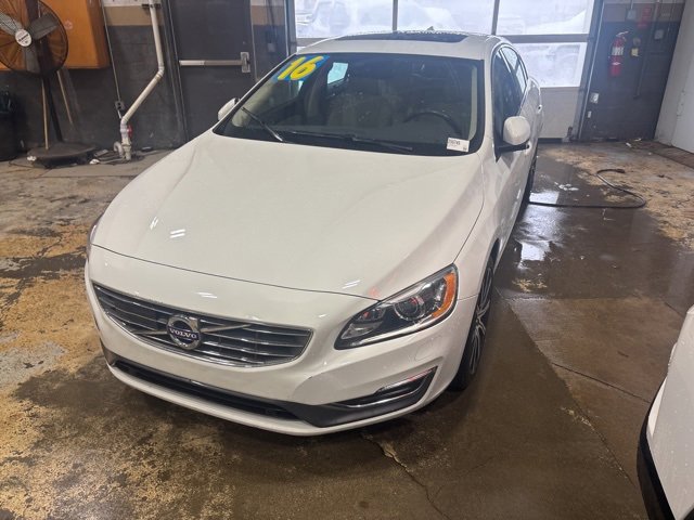 Used 2016 Volvo S60 T5 Inscription Platinum w/ Climate Package image 2