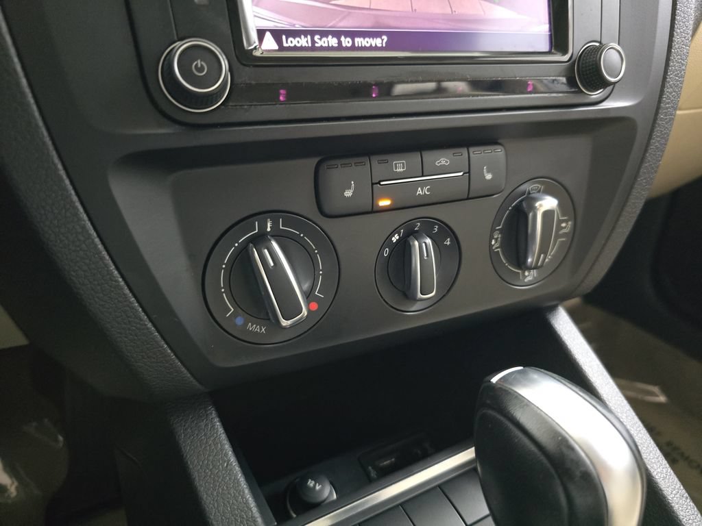 Used 2016 Volkswagen Jetta SE FWD image 24