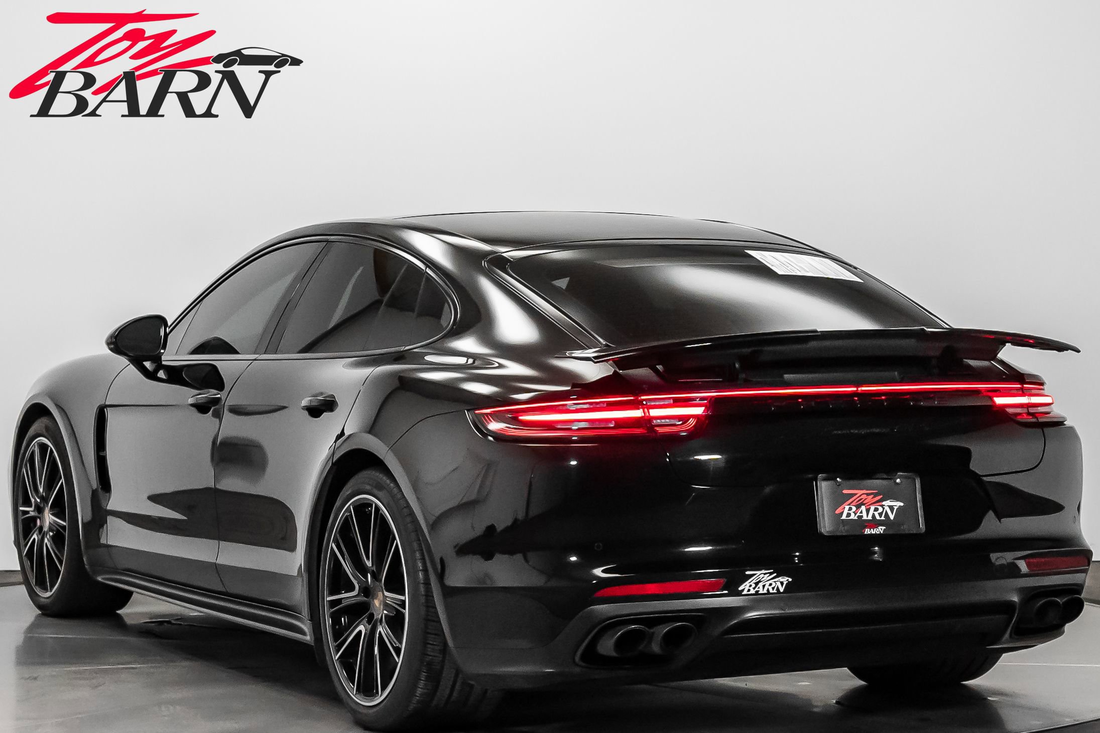 Used 2019 Porsche Panamera GTS image 3