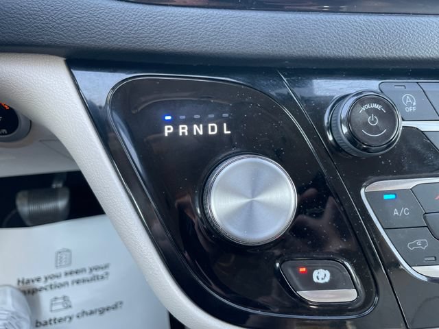 Used 2021 Chrysler Pacifica Touring-L FWD image 15