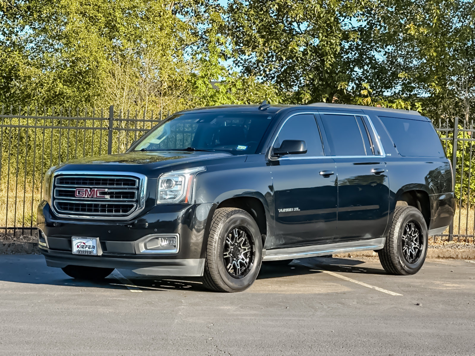 Used 2019 GMC Yukon XL SLT AWD/4WD image 8