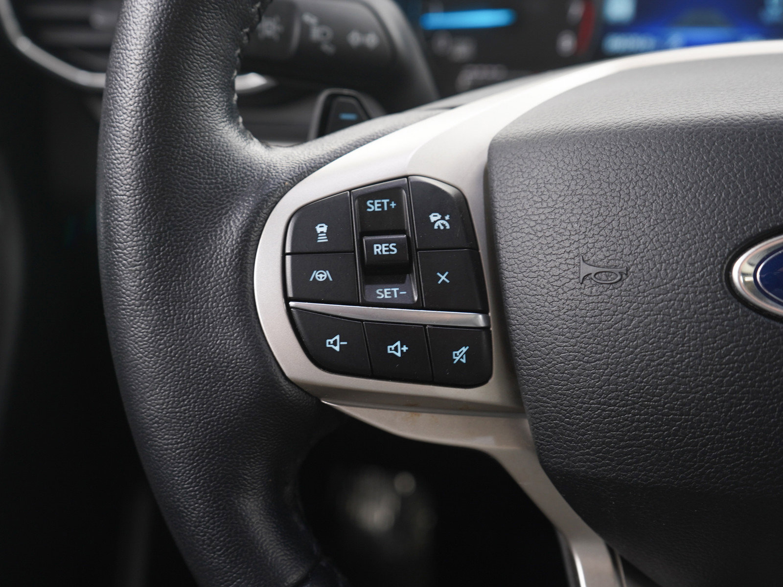 Used 2021 Ford Explorer XLT w/ XLT Sport Appearance Package image 27