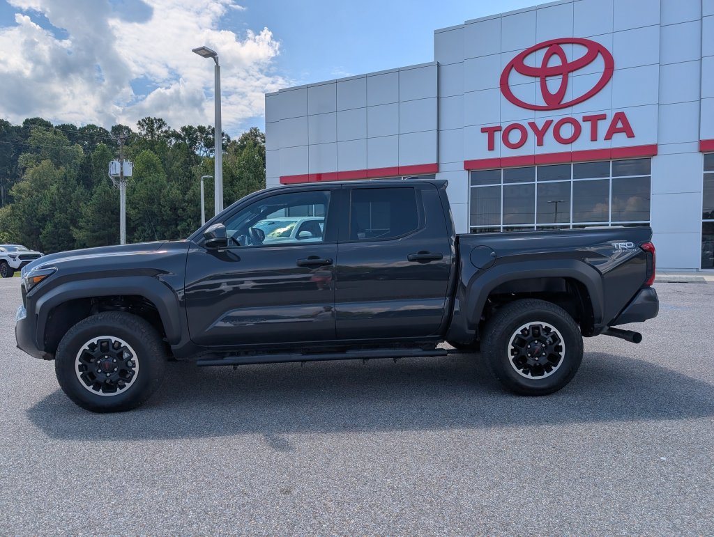 Used 2025 Toyota Tacoma TRD Off-Road AWD/4WD image 2
