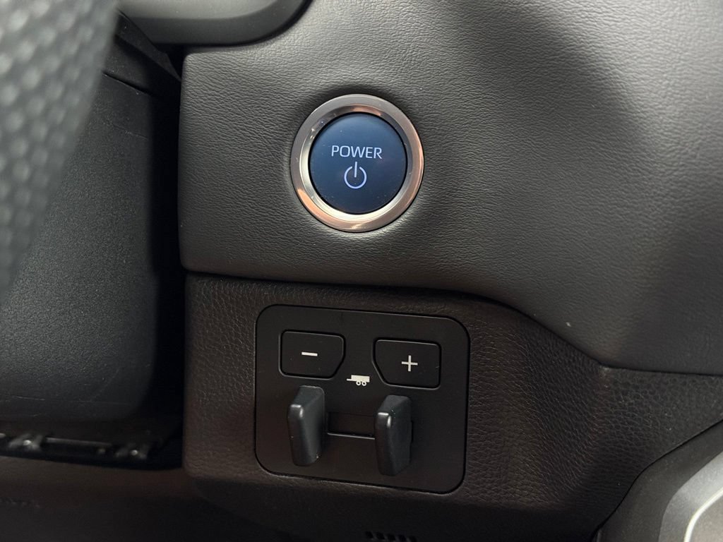 Used 2024 Toyota Sequoia Platinum AWD/4WD image 33