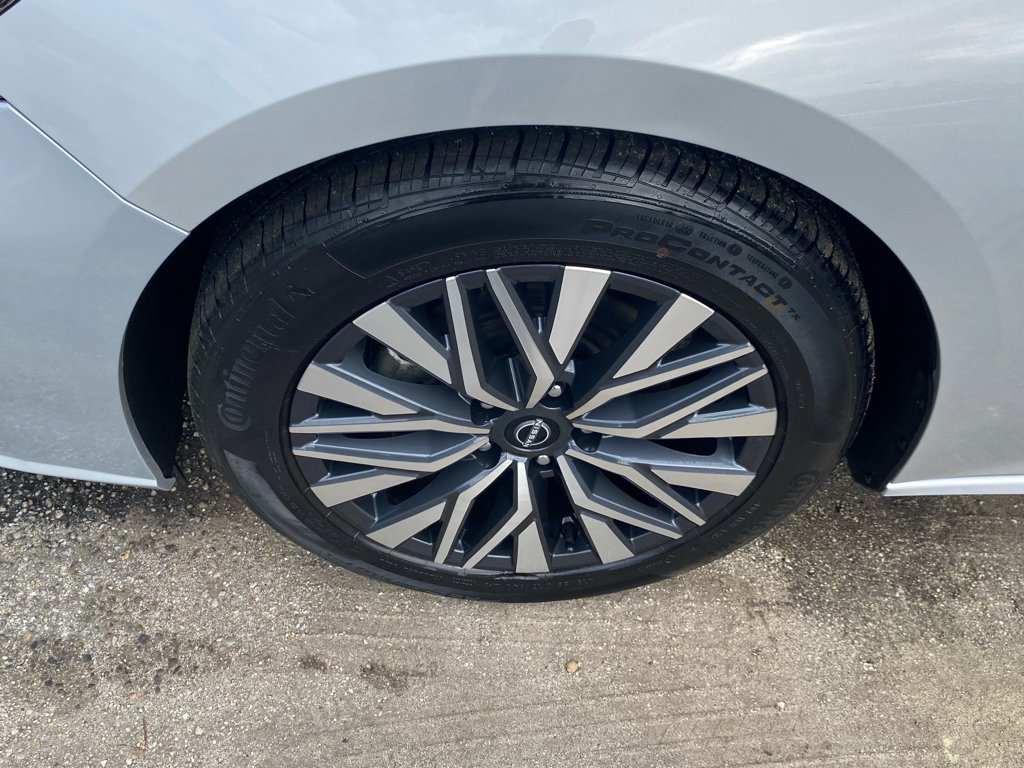 Used 2024 Nissan Altima 2.5 SV image 16