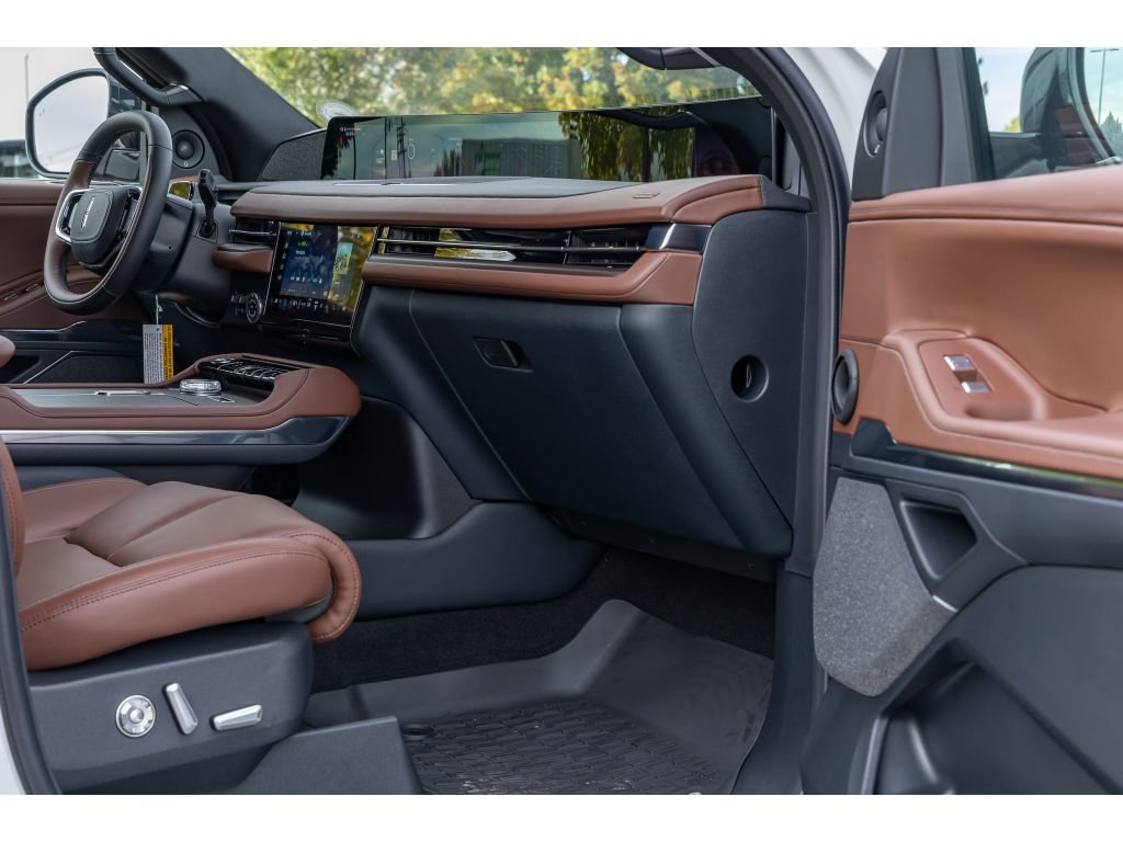 Used 2025 Lincoln Navigator L Reserve image 10