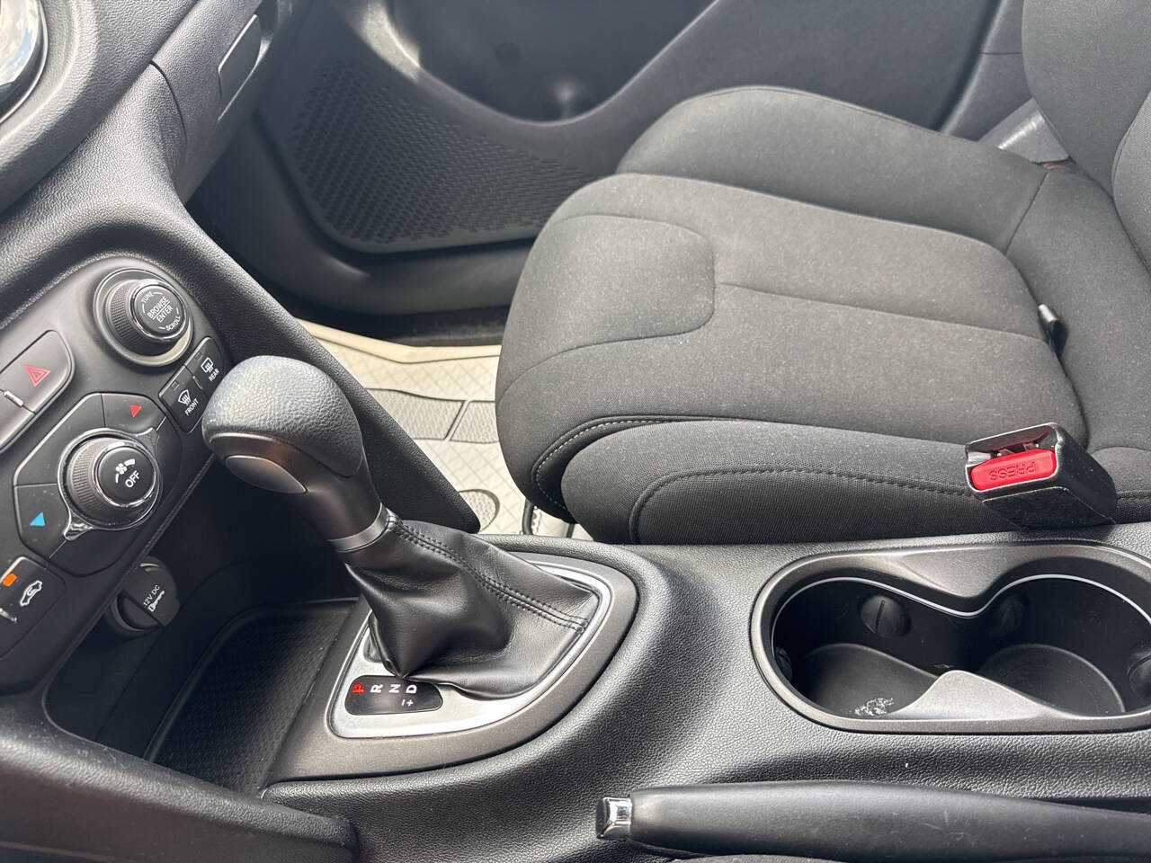 Used 2013 Dodge Dart Limited FWD image 29