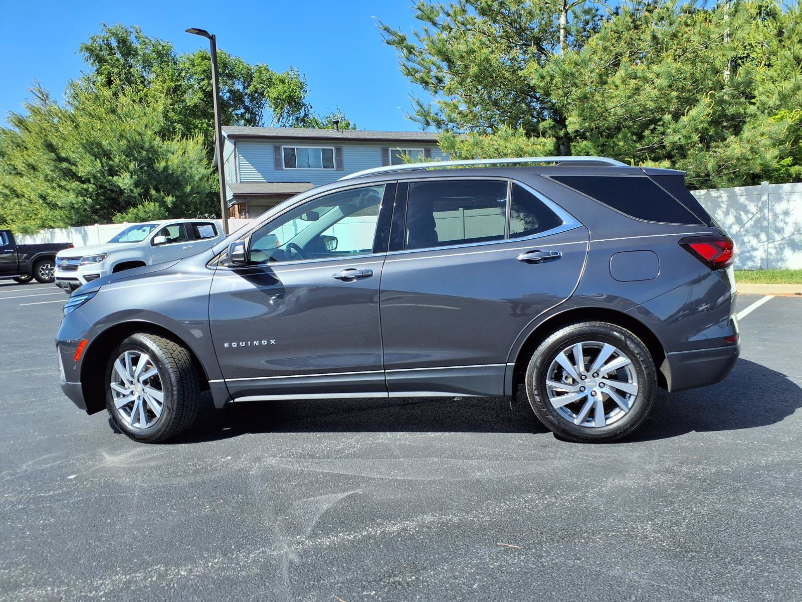 Used 2022 Chevrolet Equinox Premier FWD image 27
