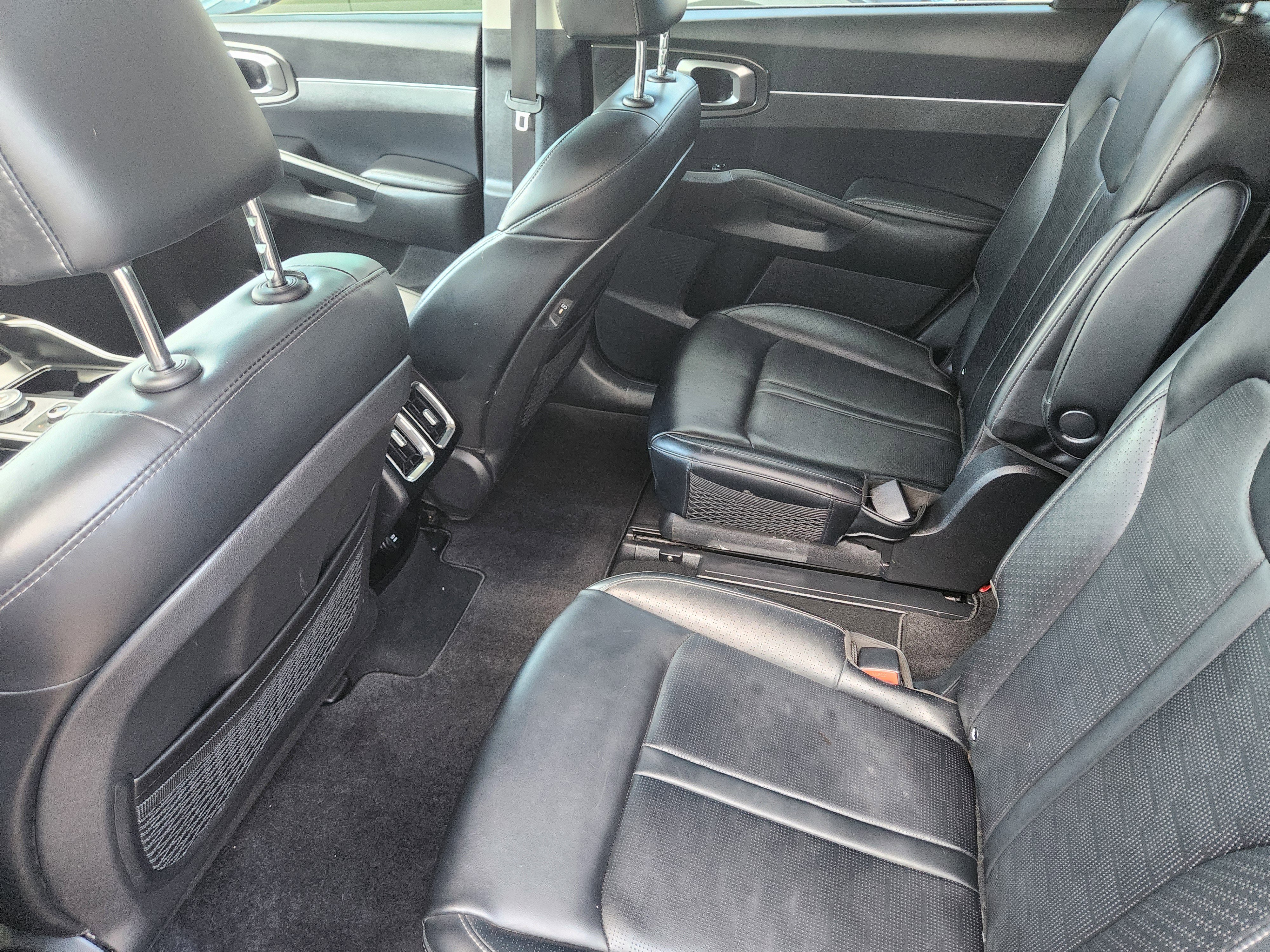 Used 2025 Kia Sorento EX w/ EX Panoramic Sunroof Package image 8