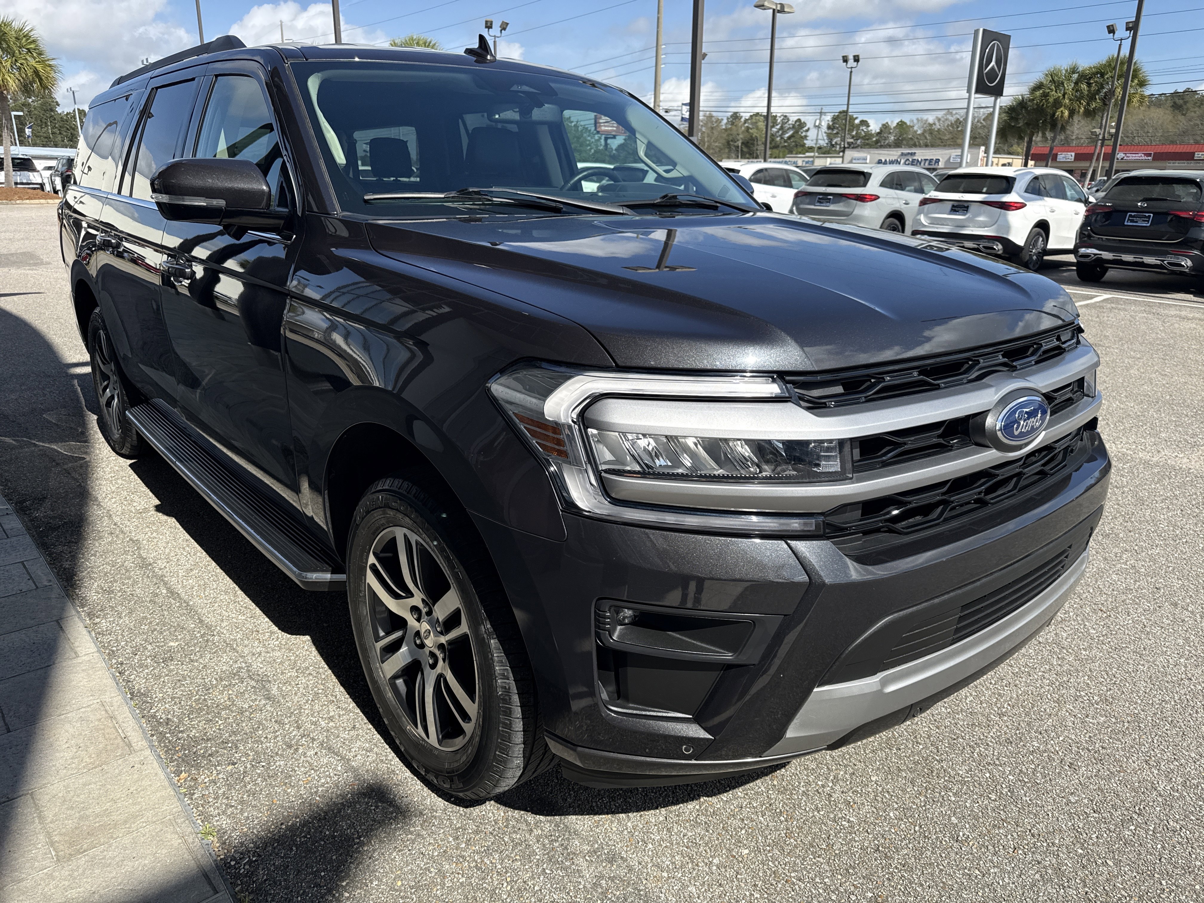 Used 2022 Ford Expedition Max XLT image 5
