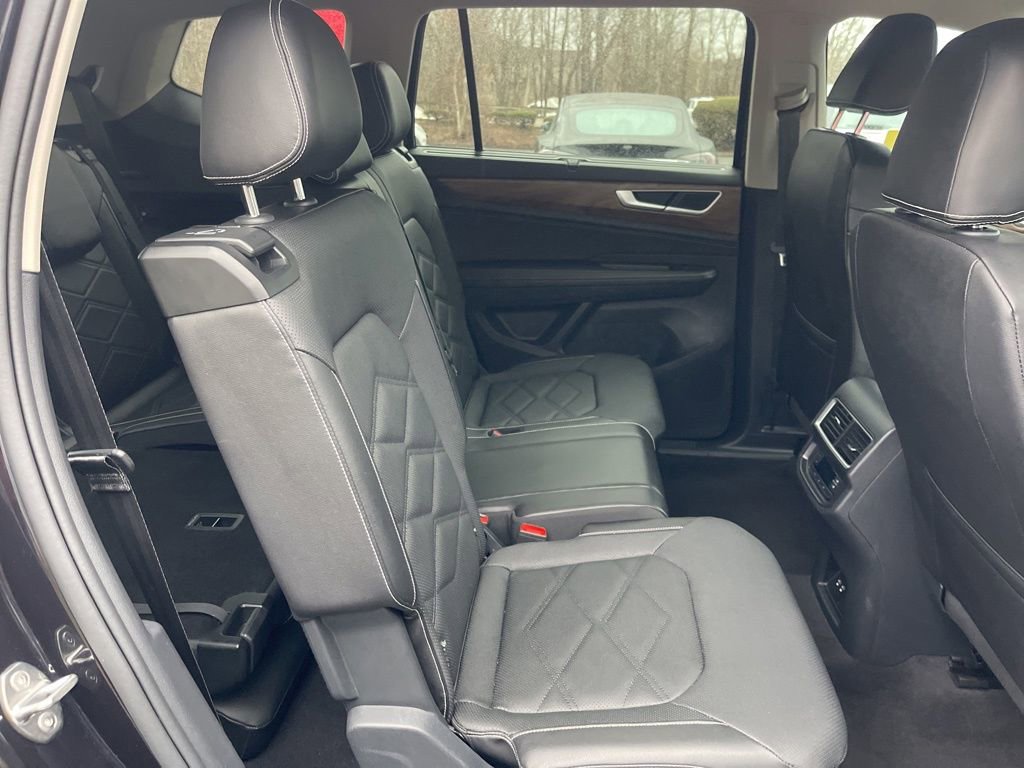 Used 2025 Volkswagen Atlas SE image 24