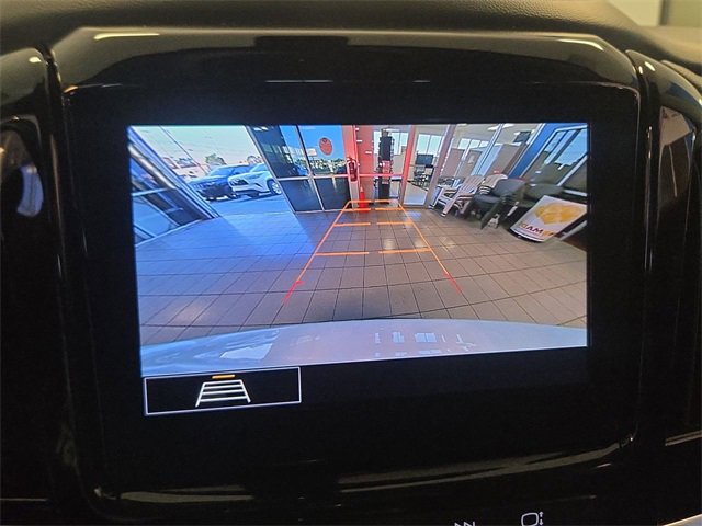 Used 2021 Chevrolet Traverse LT image 17