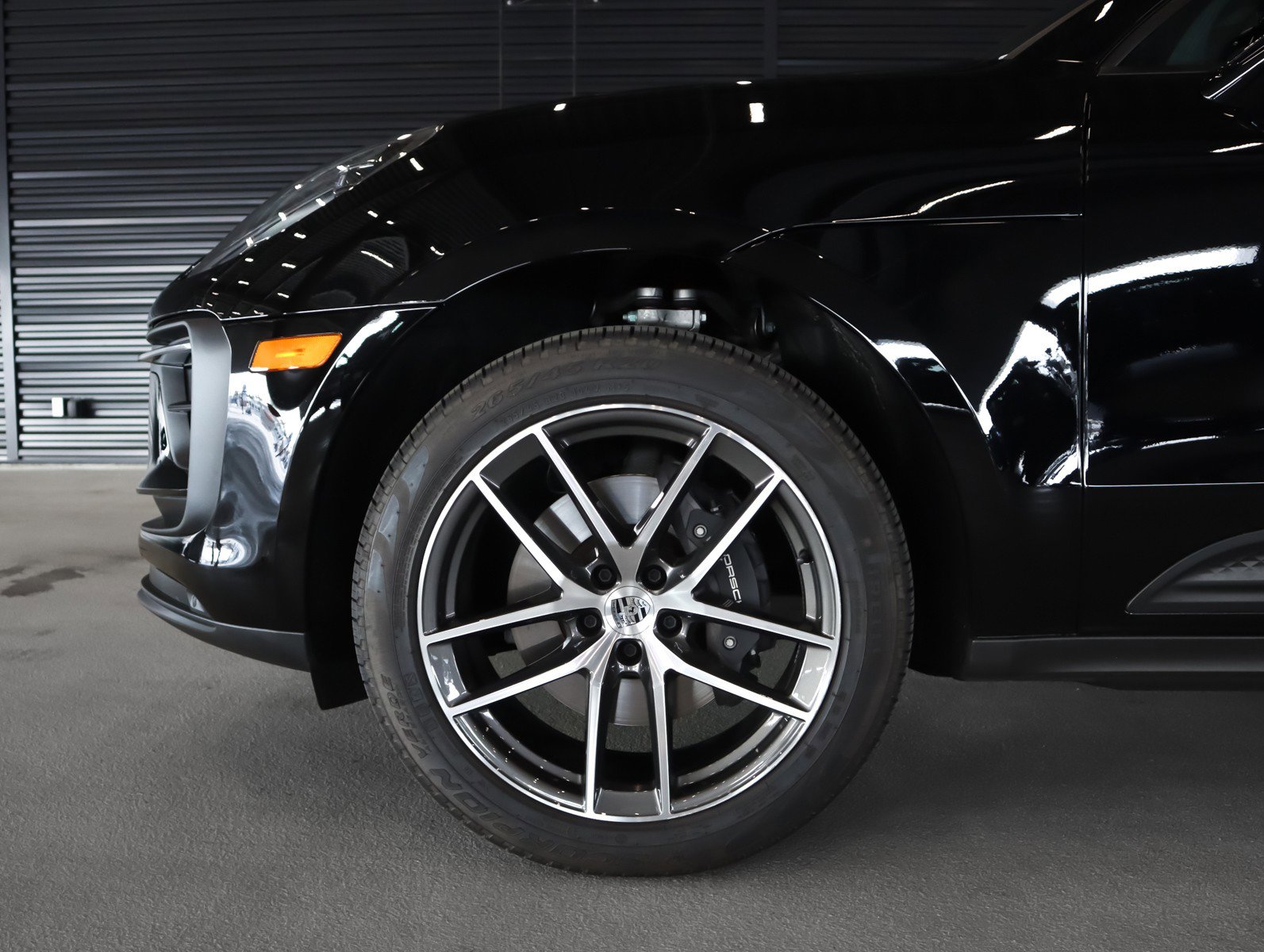 Certified 2025 Porsche Macan image 12