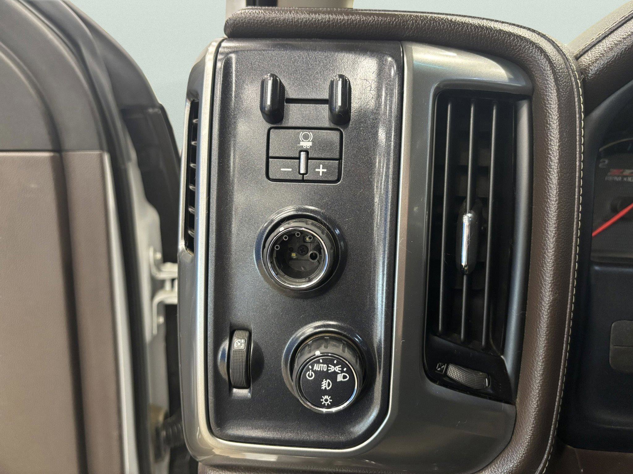 Used 2017 Chevrolet Silverado 3500 LTZ w/ Duramax Plus Package image 14