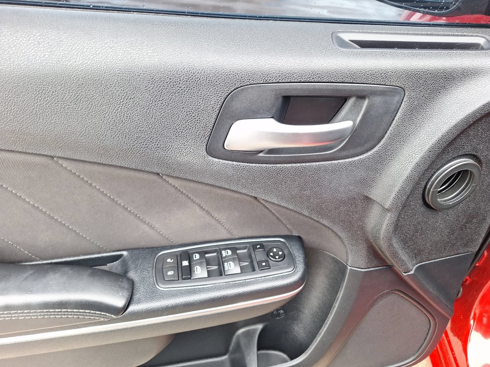 Used 2015 Dodge Charger SXT RWD image 15