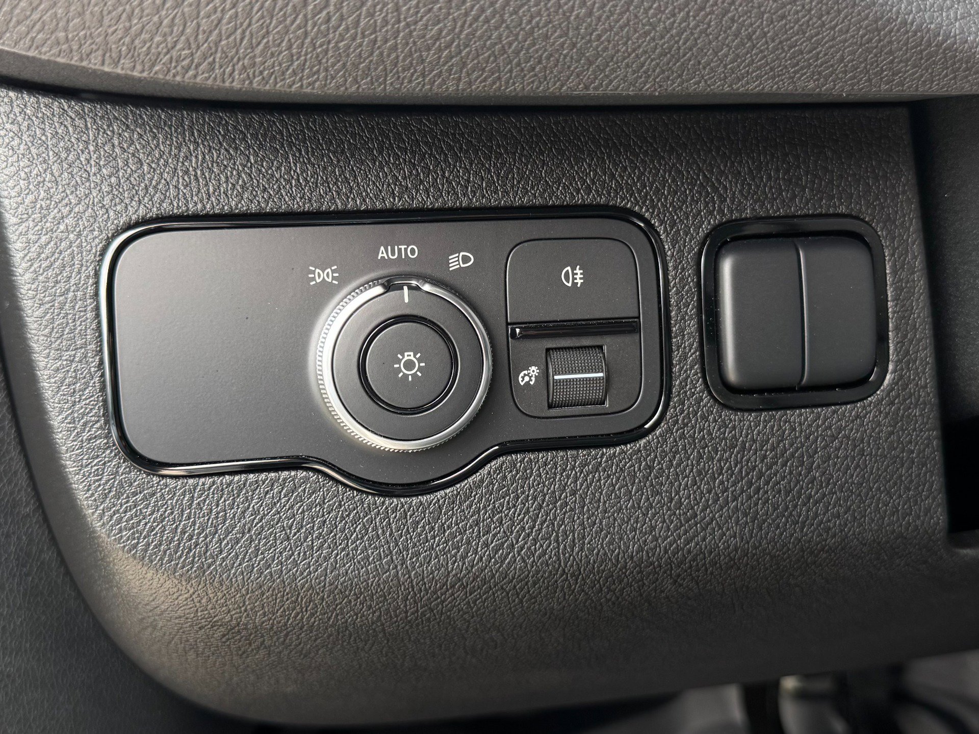 Used 2025 Mercedes-Benz Sprinter 2500 image 40