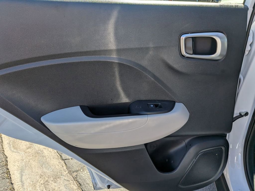 Used 2025 Hyundai Venue SEL image 26