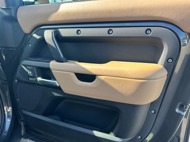 Used 2025 Land Rover Defender 110 V8 image 18