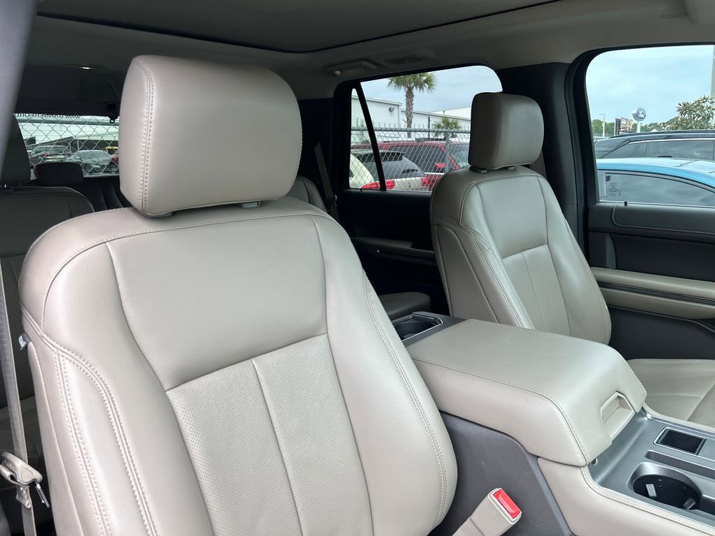 Used 2020 Ford Expedition XLT w/ Equipment Group 202A image 16