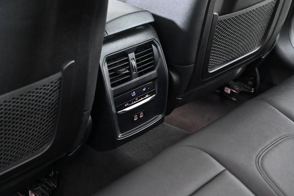 Used 2021 BMW 330i Sedan w/ Driving Assistance Package image 27