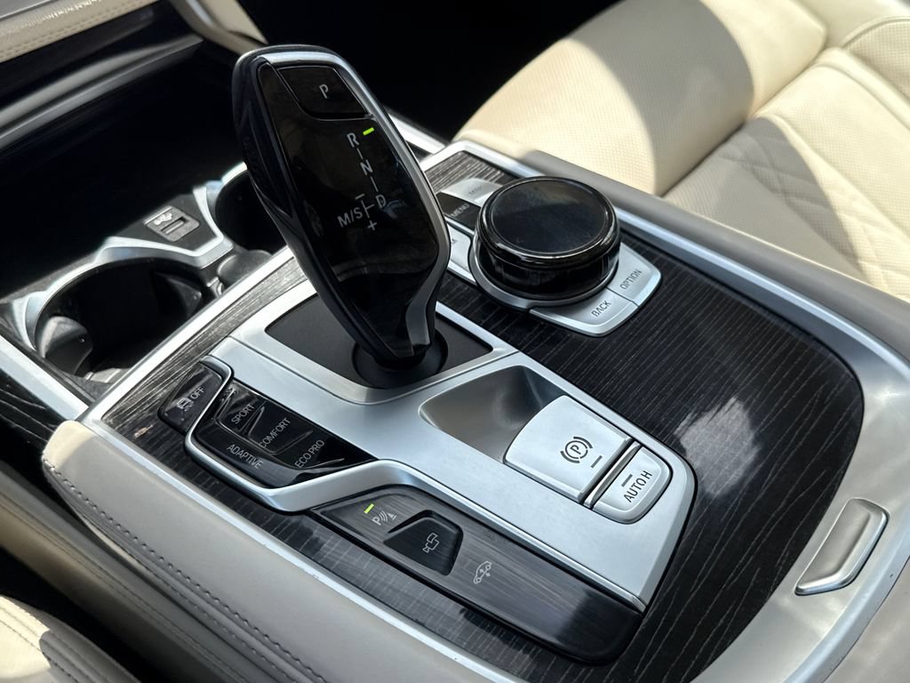 Used 2022 BMW 750Li xDrive AWD/4WD image 30