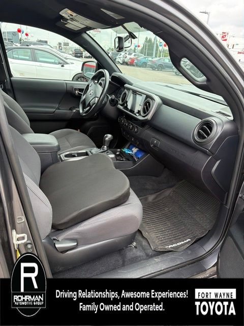 Used 2017 Toyota Tacoma TRD Sport w/ Tow Package (A/T) AWD/4WD image 12