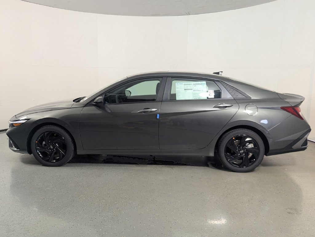 New 2026 Hyundai Elantra SEL Sport FWD image 4
