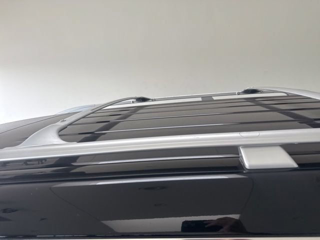 Used 2011 INFINITI QX56 4WD w/ Deluxe Touring Pkg image 11