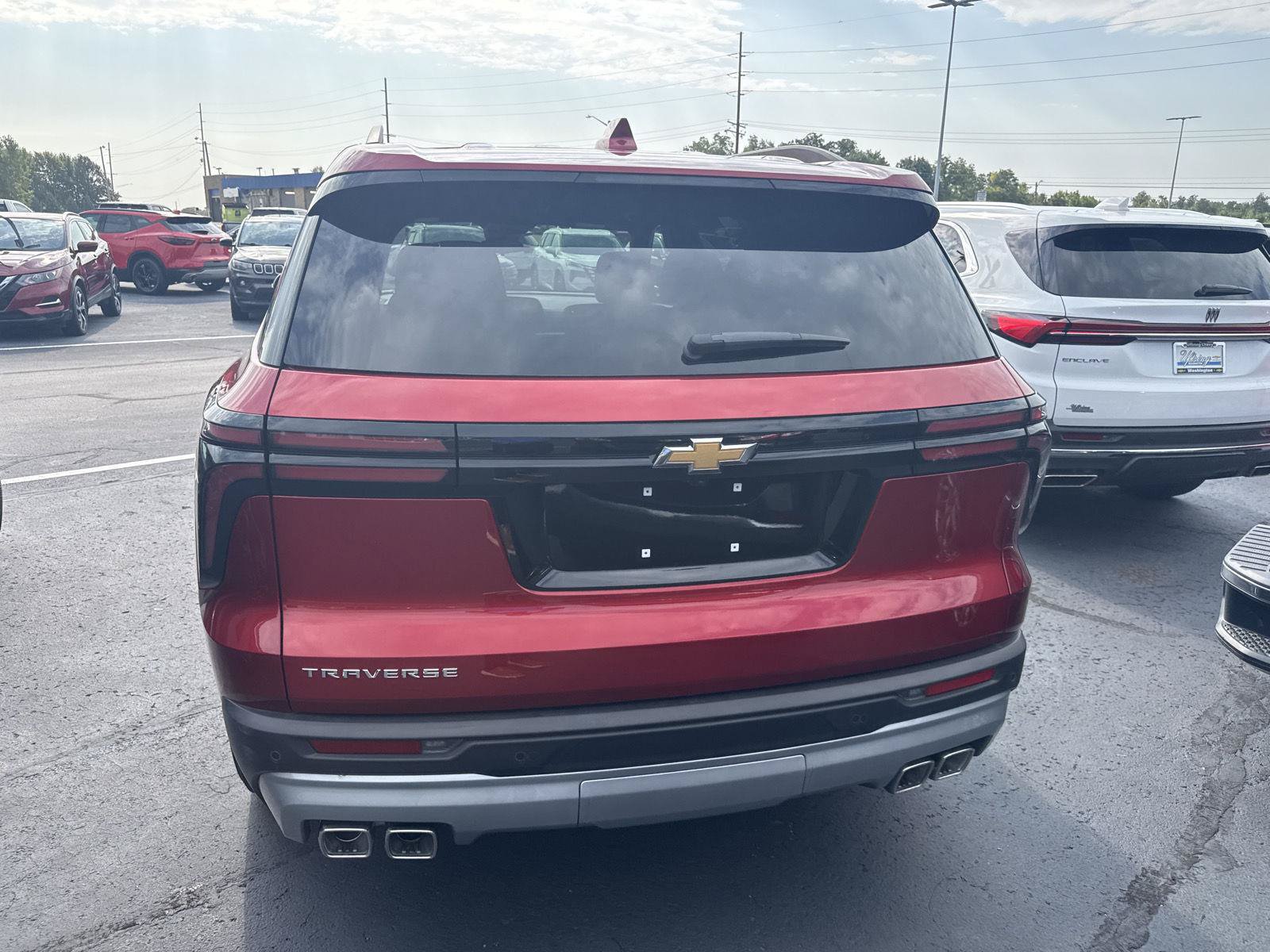 Used 2026 Chevrolet Traverse LT FWD image 3