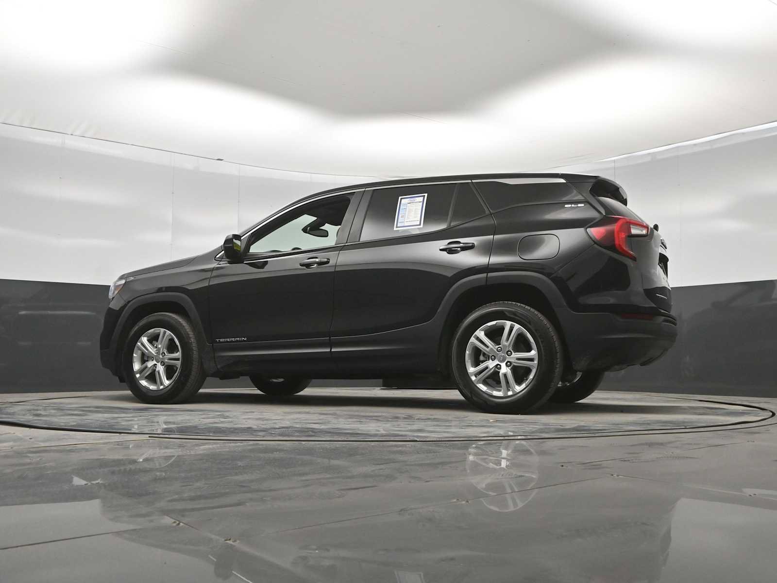 Used 2024 GMC Terrain SLE AWD/4WD image 37
