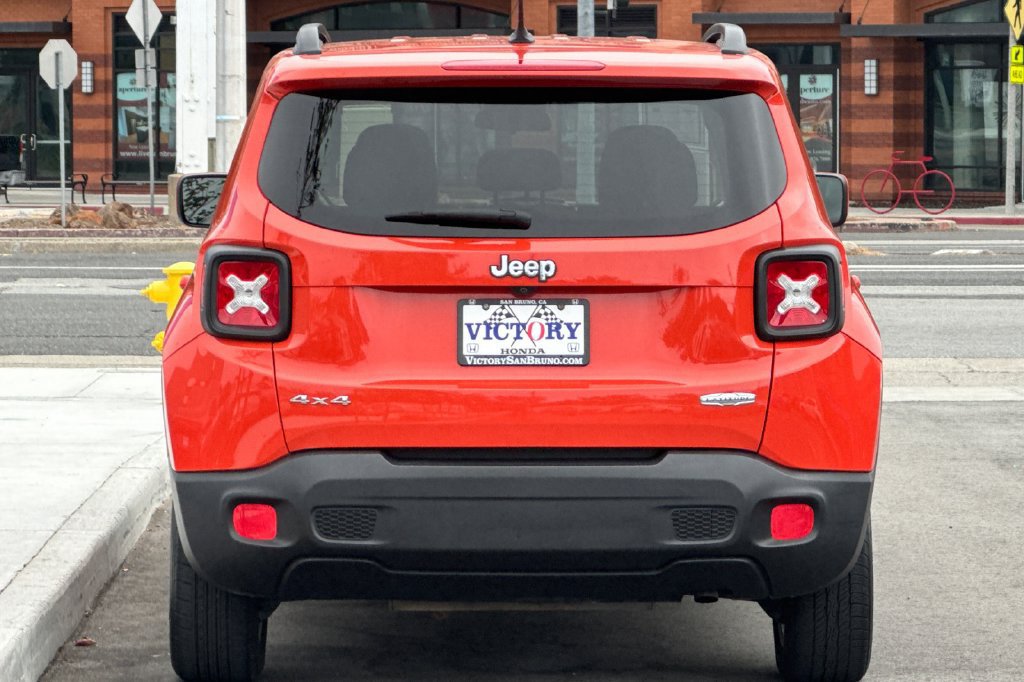 Used 2015 Jeep Renegade Latitude w/ Cold Weather Group II AWD/4WD image 5