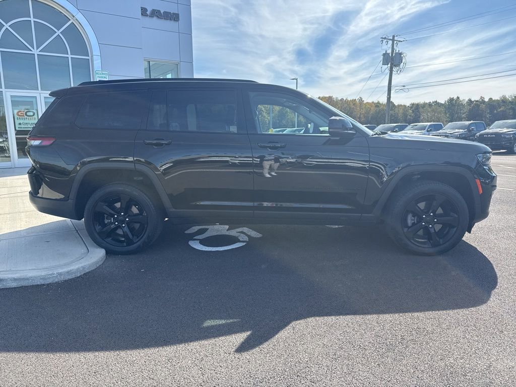 Used 2023 Jeep Grand Cherokee L Limited w/ Black Appearance Package image 8