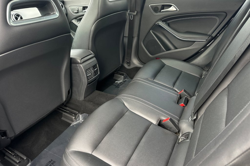 Used 2014 Mercedes-Benz CLA 250 image 12