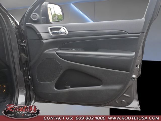 Used 2019 Jeep Grand Cherokee Laredo AWD/4WD image 14