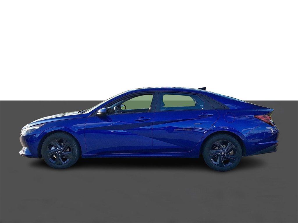 Used 2023 Hyundai Elantra SEL w/ Cargo Package image 4