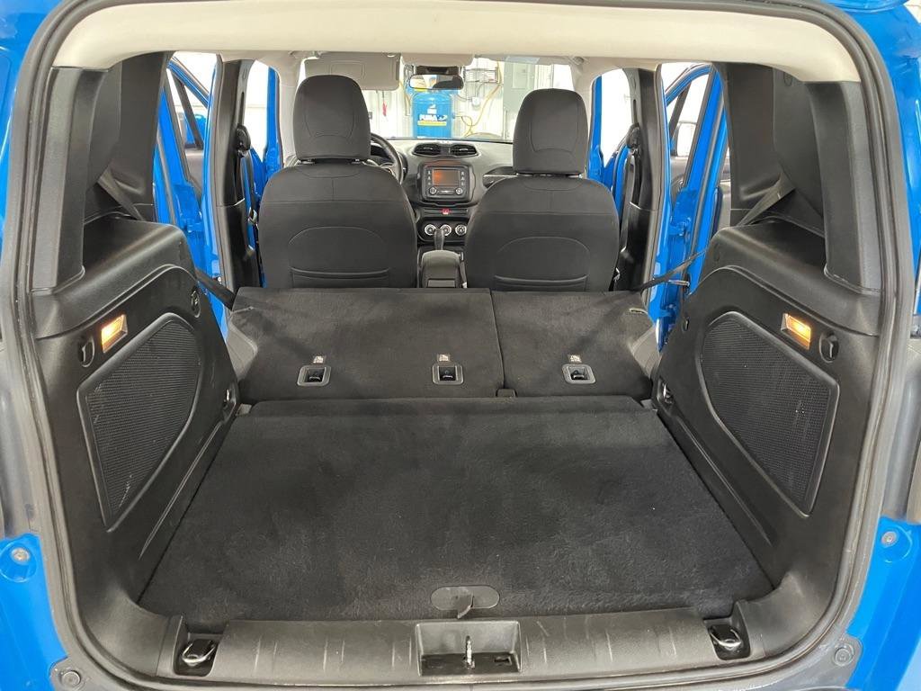 Used 2015 Jeep Renegade Latitude AWD/4WD image 18
